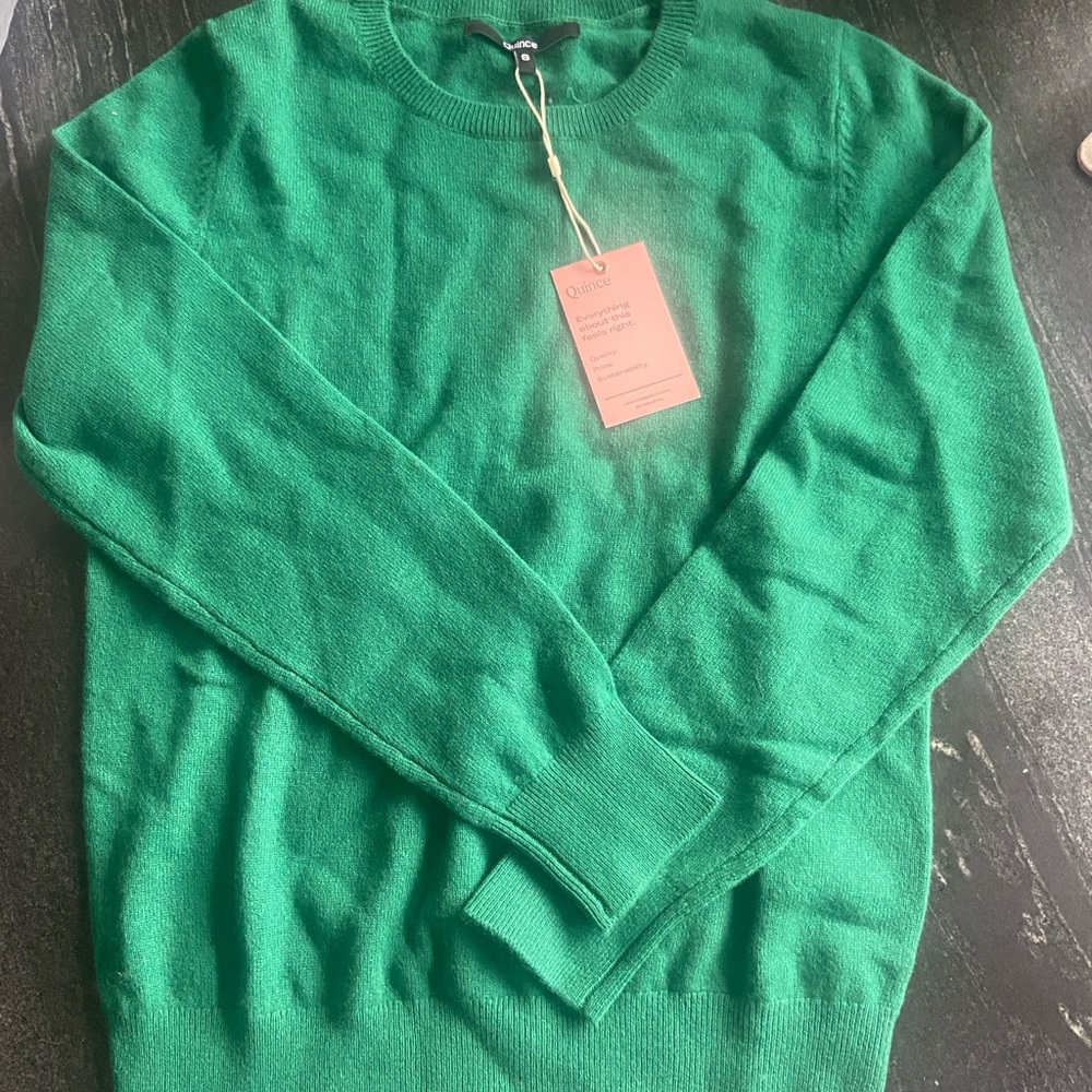 Quince cashmere women’s sweater. Small.